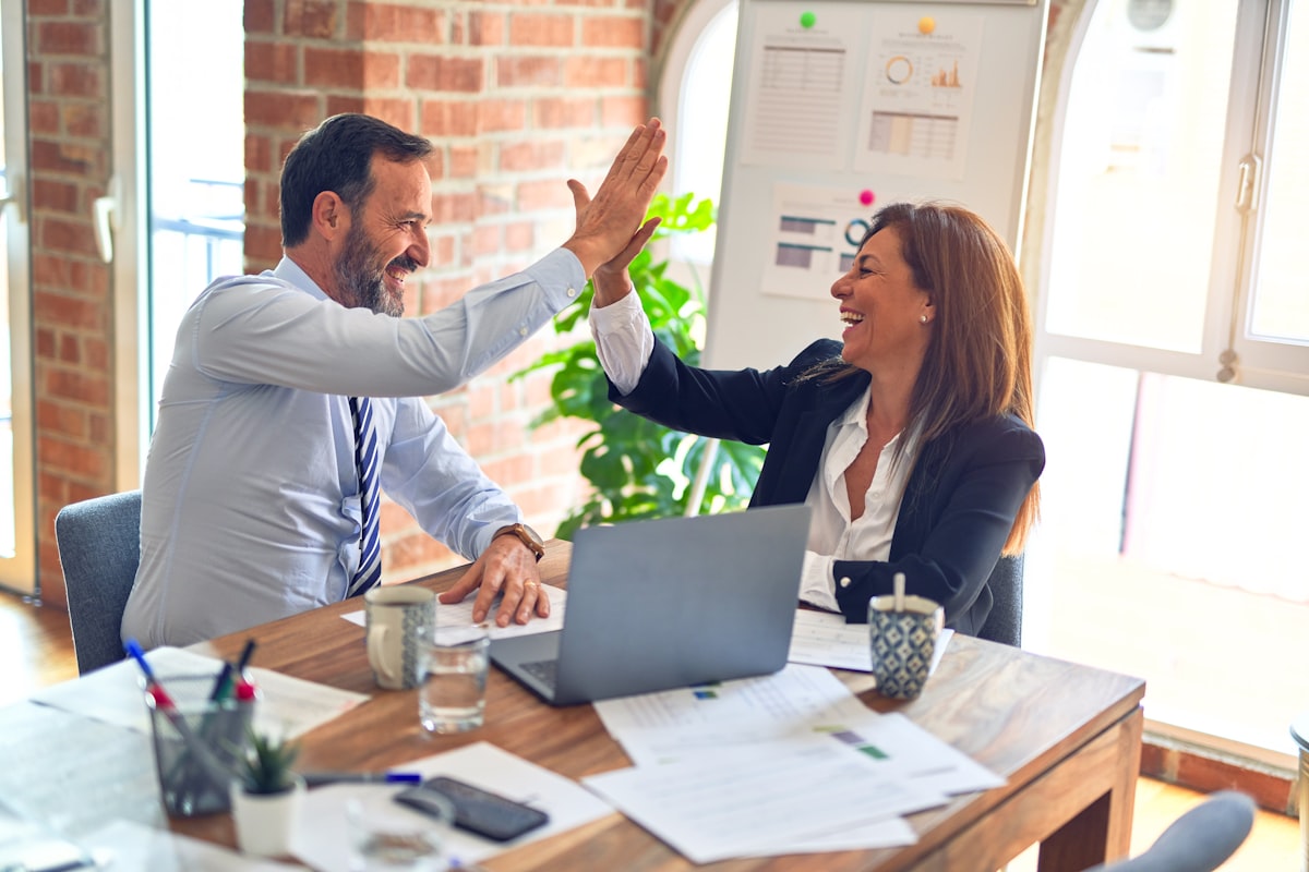 Corporate advisory support for management teams